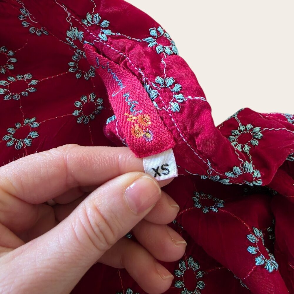 Johnny Was Vintage Embroidered Red Rayon Peasant Blouse Boho Floral Top Tunic XS - Picture 9 of 14